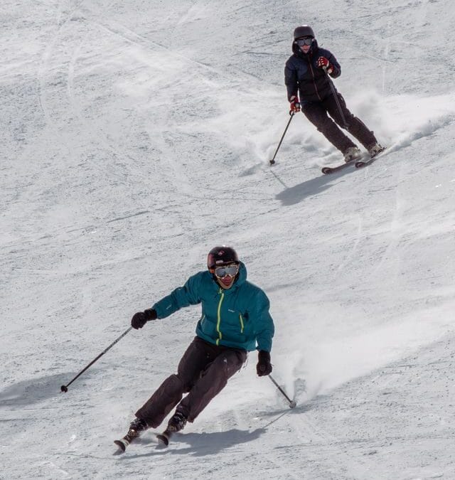 Skiën met extra bescherming dankzij een skipully met ingebouwde rugbeschermer
